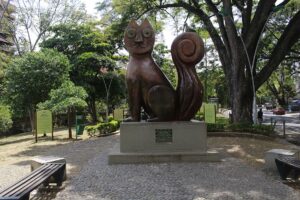 cat-tejada-feline-cali-colombia-monument